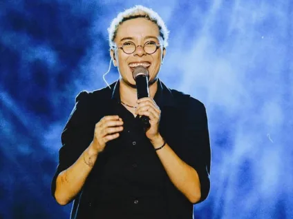 Maria Gadú critica cenário enfrentado por artistas LGBT+ na música: 