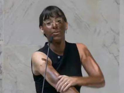 Fabiana Bolsonaro corre risco de perder mandato após discurso com "blackface"