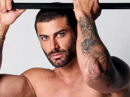 Ex-namorado de Madonna revela ajuda da atual na produção de conteúdo adulto