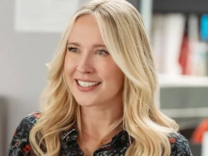 Atriz de Pânico 7 assume bissexualidade e rebate críticas: "Estou orgulhosa de mim"