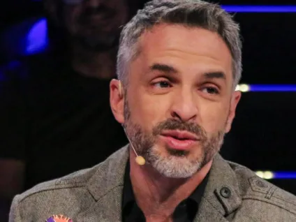 Humorista faz relato forte sobre crescer LGBTQIAPN+ nos anos 80: 