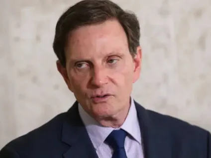 Marcello Crivella é condenado na Justiça por recolhimento de obra com temática LGBT+