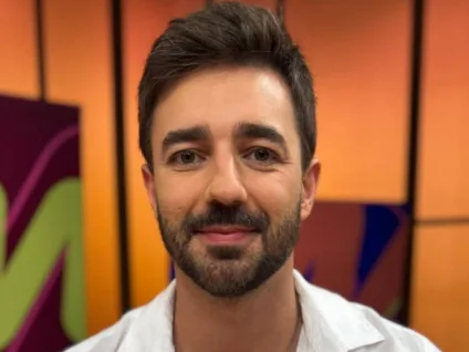 Bernardo Dugin reflete sobre desafios vividos por LGBTs na infância: 