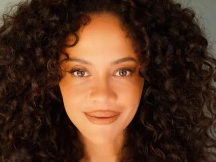 Não-monogâmica, Aline Borges fala sobre viver personagem lésbica em nova série do Globoplay