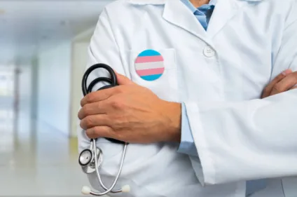 Mulher trans consegue cirurgia de redesignação sexual na Justiça em Pernambuco após dez anos