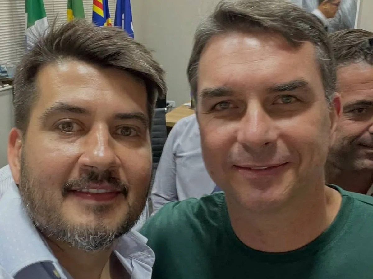 Rafael Tavares e Flávio Bolsonaro