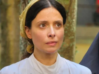 Atriz fala sobre desafio de viver freira lésbica em Dona Beja: 