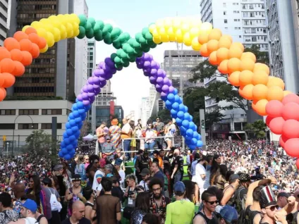 Parada do Orgulho LGBT+ de São Paulo anuncia tema da 30ª edição com foco político