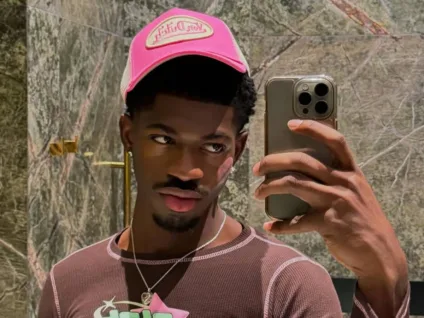 Lil Nas X expõe vida sexual e revela curiosidade em transar com mulheres: "Nunca fiz com uma"