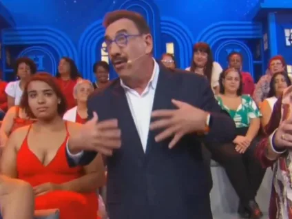 Ratinho critica homens se beijando em novelas e gera constrangimento: "Fico preocupado"