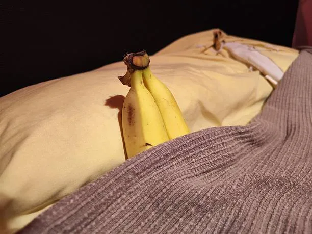 Uso de banana para masturbação entre adolescentes preocupa especialistas