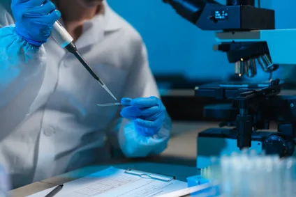 Homem produz espermatozoides após transplante preservado antes da puberdade