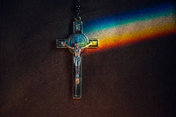 Vaticano surpreende ao incluir relatos LGBTQIA+ em documento oficial