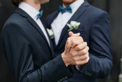 Polônia reconhece oficialmente primeiro casamento homoafetivo da história