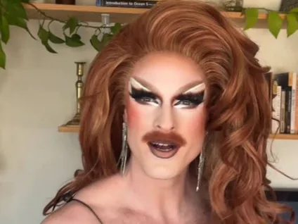 Drag queen vira alvo de processo na Justiça contra marca famosa