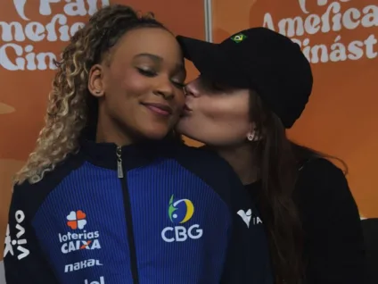 Rebeca Andrade e amiga