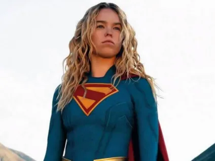 Milly Alcock diz acreditar que Supergirl seja bissexual em novo filme: "Ela é"