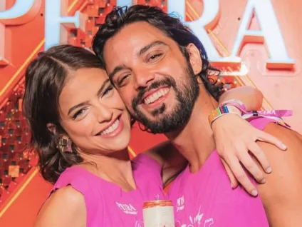 Rodrigo Simas revela como bissexualidade impacta namoro com Agatha Moreira