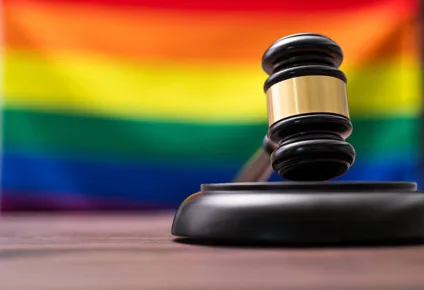Especialista explica como empresas podem garantir direitos LGBTQIAPN+ no Brasil