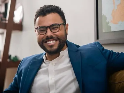 Autor da Globo critica falta de representatividade LGBT+ na TV: 