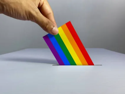 Mais de 400 candidatos LGBTQIA+ concorrem nas eleições de 2026 no Brasil