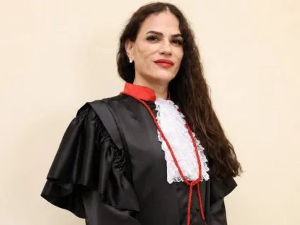 Primeira mulher trans a assumir cargo de promotora de Justiça no Brasil toma posse no Amazonas