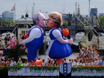 Trump e Putin aparecem aos beijos em parada LGBTQIA+ e imagem viraliza