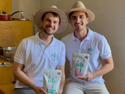 Irmãos gays enfrentam preconceito e fazem marca de café LGBT+ crescer mais de 400% em MG