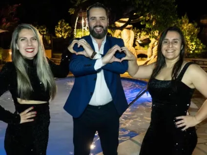 24 famílias poliamorosas são surpreendidas com casamento coletivo durante encontro no Rio