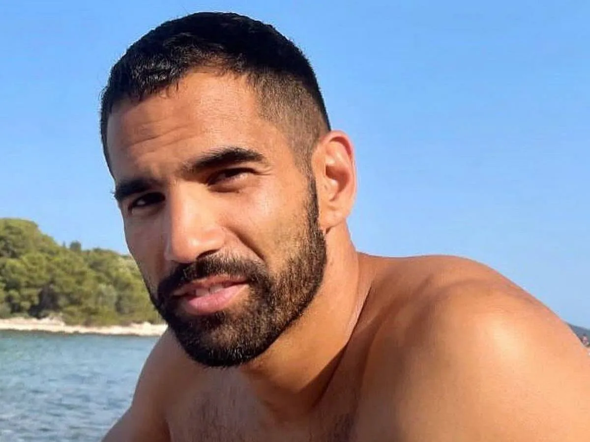 Ex-jogador da França revela que deixou futebol por causa da homofobia: "Tive que escolher entre ser gay ou ser jogador"