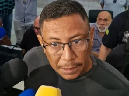 Homem é preso após investigação de homofobia contra irmão e ameaças a juíza