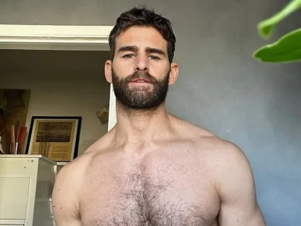 Ator revela motivo inesperado para deixar o OnlyFans após quatro anos: "Não nasci pra isso"