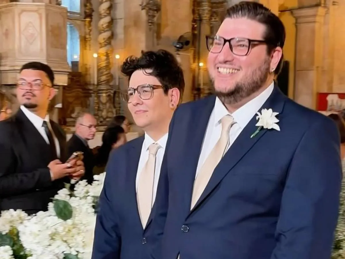 Casal gay viraliza ao surgir como padrinhos de casamento em igreja histórica de Salvador: "Significado enorme"